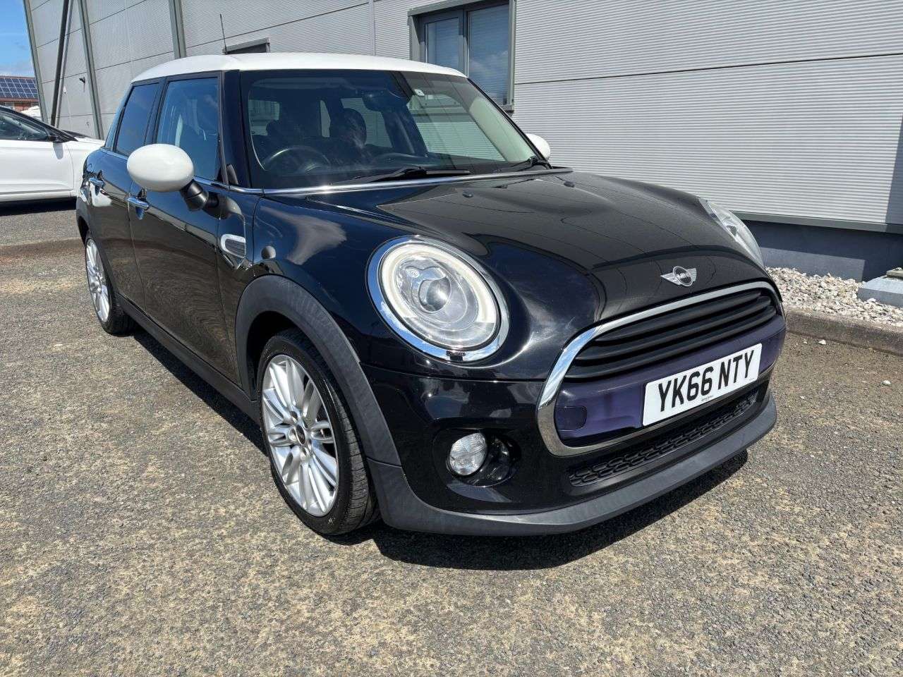 A 2016 MINI HATCH 1.5 Cooper D Hatchback 5dr Diesel Manual Euro 6 (s/s) (116 ps) CHILLI PACK, A 2016 MINI HATCH 1.5 Cooper D Hatchback 5dr Diesel Manual Euro 6 (s/s) (116 ps) CHILLI PACK,