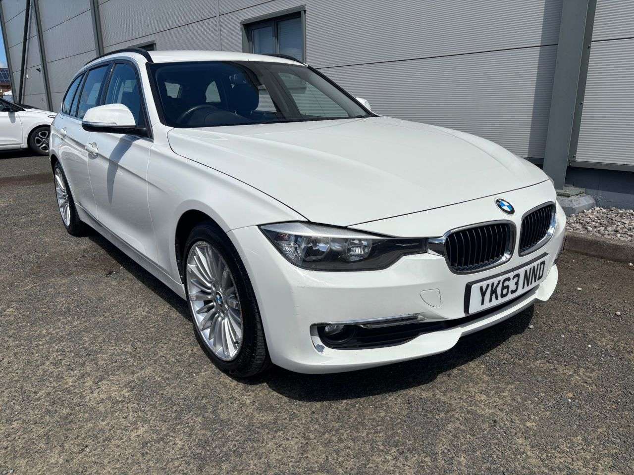 A 2013 BMW 3 SERIES 2.0 320d Luxury Touring 5dr Diesel Auto Euro 5 (s/s) (184 ps) REAR PARK SEN A 2013 BMW 3 SERIES 2.0 320d Luxury Touring 5dr Diesel Auto Euro 5 (s/s) (184 ps) REAR PARK SEN
