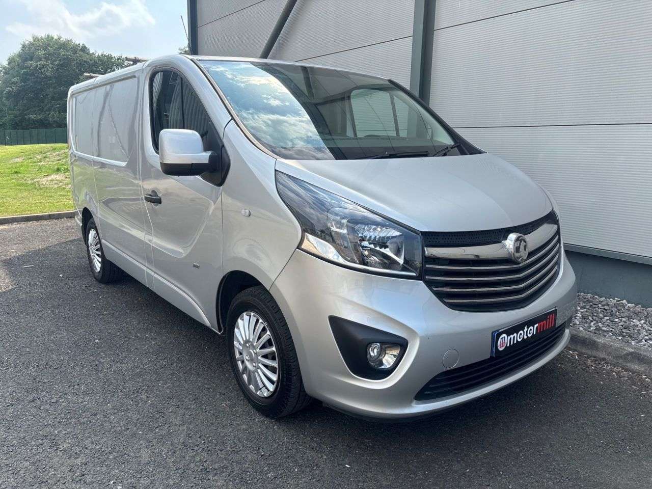 A 2017 VAUXHALL VIVARO 1.6 CDTi 2700 BiTurbo Sportive Panel Van 5dr Diesel Manual L1 H1 Euro 6 (s/ A 2017 VAUXHALL VIVARO 1.6 CDTi 2700 BiTurbo Sportive Panel Van 5dr Diesel Manual L1 H1 Euro 6 (s/
