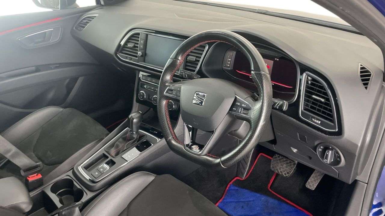 A 2020 SEAT LEON 1.5 TSI EVO FR Black Edition Hatchback 5dr Petrol DSG Euro 6 (s/s) (150 ps) A 2020 SEAT LEON 1.5 TSI EVO FR Black Edition Hatchback 5dr Petrol DSG Euro 6 (s/s) (150 ps)