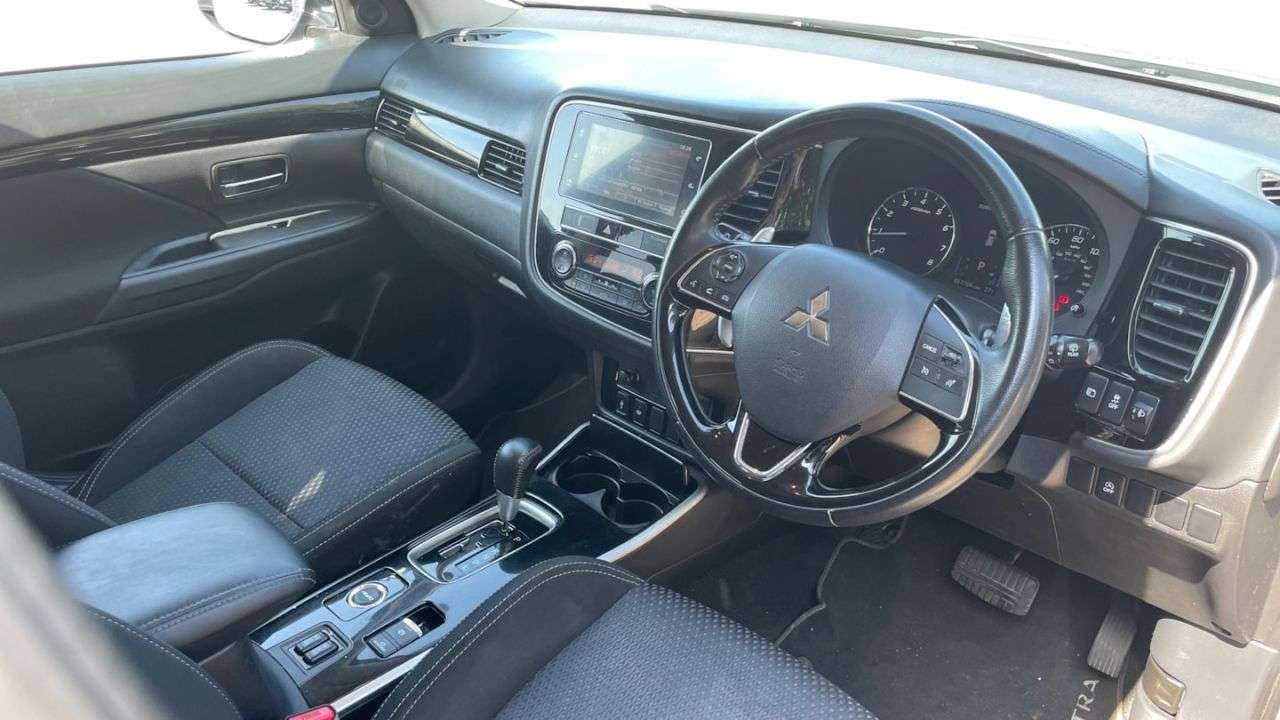 A 2019 MITSUBISHI OUTLANDER 2.0 MIVEC Juro SUV 5dr Petrol CVT 4WD Euro 6 (s/s) (150 ps) CRUISE CONTROL A 2019 MITSUBISHI OUTLANDER 2.0 MIVEC Juro SUV 5dr Petrol CVT 4WD Euro 6 (s/s) (150 ps) CRUISE CONTROL