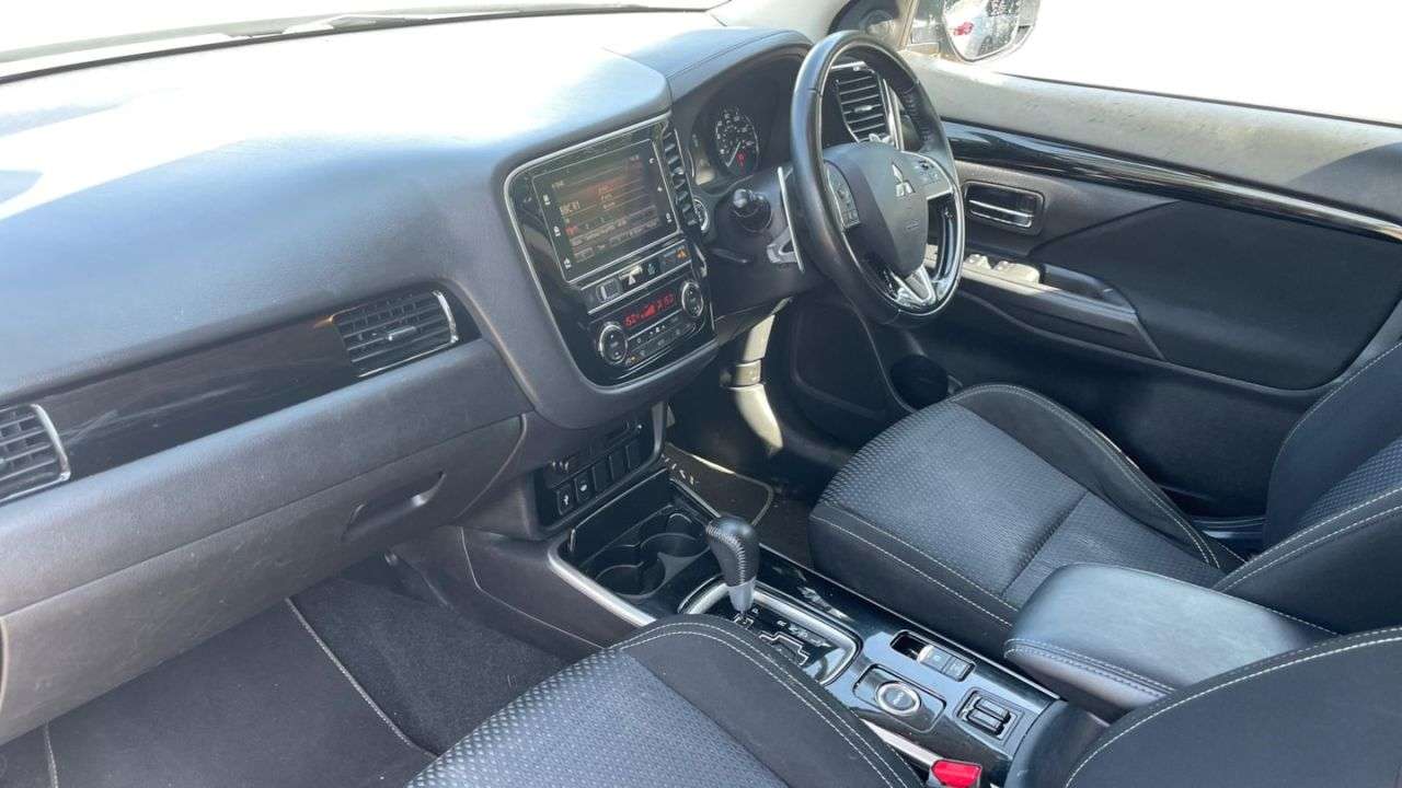 A 2019 MITSUBISHI OUTLANDER 2.0 MIVEC Juro SUV 5dr Petrol CVT 4WD Euro 6 (s/s) (150 ps) CRUISE CONTROL A 2019 MITSUBISHI OUTLANDER 2.0 MIVEC Juro SUV 5dr Petrol CVT 4WD Euro 6 (s/s) (150 ps) CRUISE CONTROL