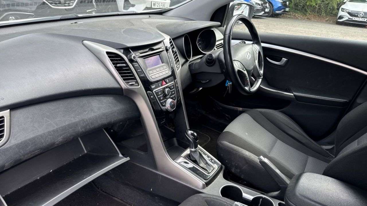A 2013 HYUNDAI I30 1.6 CRDi Active Hatchback 5dr Diesel Auto Euro 5 (110 ps) CRUISE CONTROL A 2013 HYUNDAI I30 1.6 CRDi Active Hatchback 5dr Diesel Auto Euro 5 (110 ps) CRUISE CONTROL