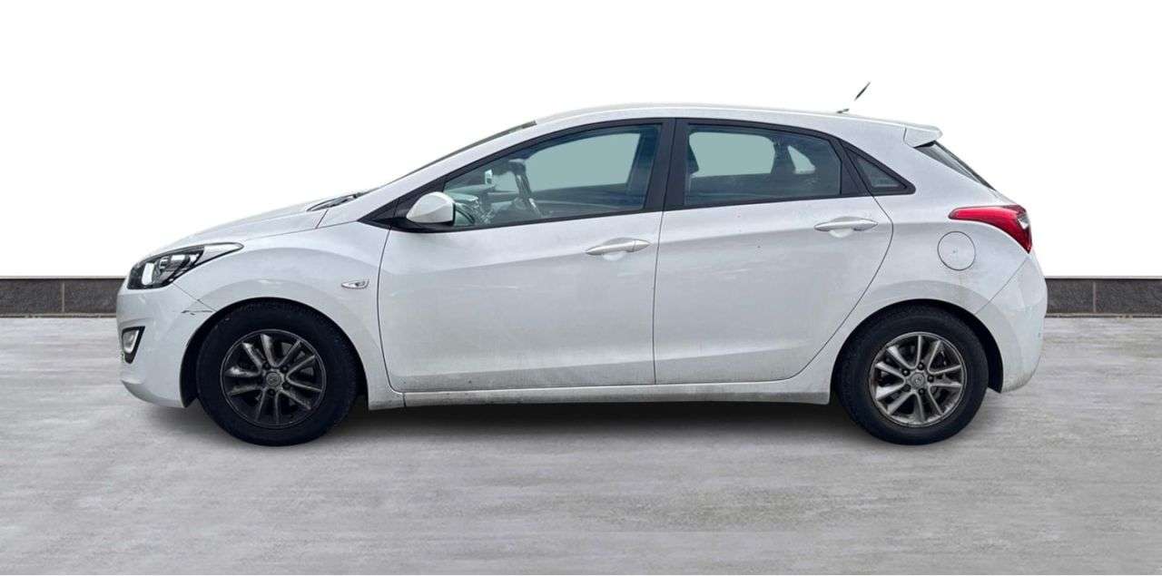 A 2013 HYUNDAI I30 1.6 CRDi Active Hatchback 5dr Diesel Auto Euro 5 (110 ps) CRUISE CONTROL A 2013 HYUNDAI I30 1.6 CRDi Active Hatchback 5dr Diesel Auto Euro 5 (110 ps) CRUISE CONTROL