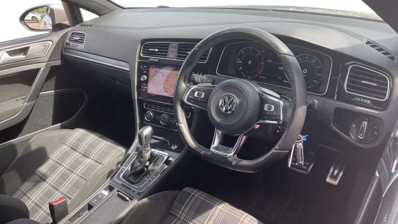 A 2017 VOLKSWAGEN GOLF 2.0 TDI BlueMotion Tech GTD Hatchback 5dr Diesel DSG Euro 6 (s/s) (184 ps) A 2017 VOLKSWAGEN GOLF 2.0 TDI BlueMotion Tech GTD Hatchback 5dr Diesel DSG Euro 6 (s/s) (184 ps)