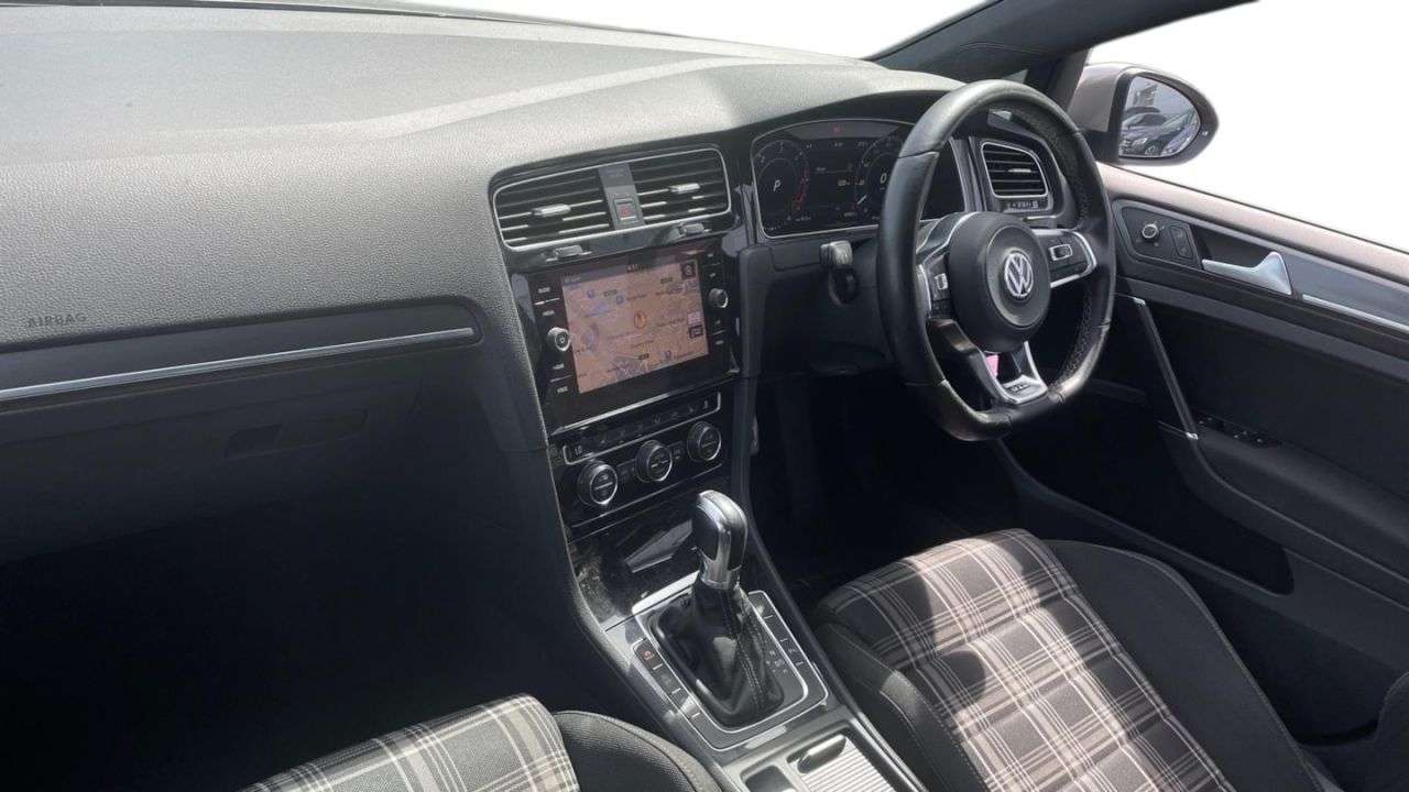 A 2017 VOLKSWAGEN GOLF 2.0 TDI BlueMotion Tech GTD Hatchback 5dr Diesel DSG Euro 6 (s/s) (184 ps) A 2017 VOLKSWAGEN GOLF 2.0 TDI BlueMotion Tech GTD Hatchback 5dr Diesel DSG Euro 6 (s/s) (184 ps)