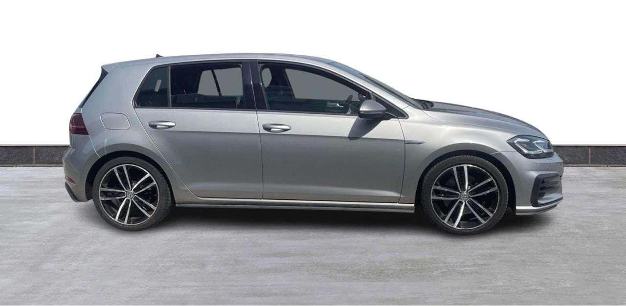 A 2017 VOLKSWAGEN GOLF 2.0 TDI BlueMotion Tech GTD Hatchback 5dr Diesel DSG Euro 6 (s/s) (184 ps) A 2017 VOLKSWAGEN GOLF 2.0 TDI BlueMotion Tech GTD Hatchback 5dr Diesel DSG Euro 6 (s/s) (184 ps)
