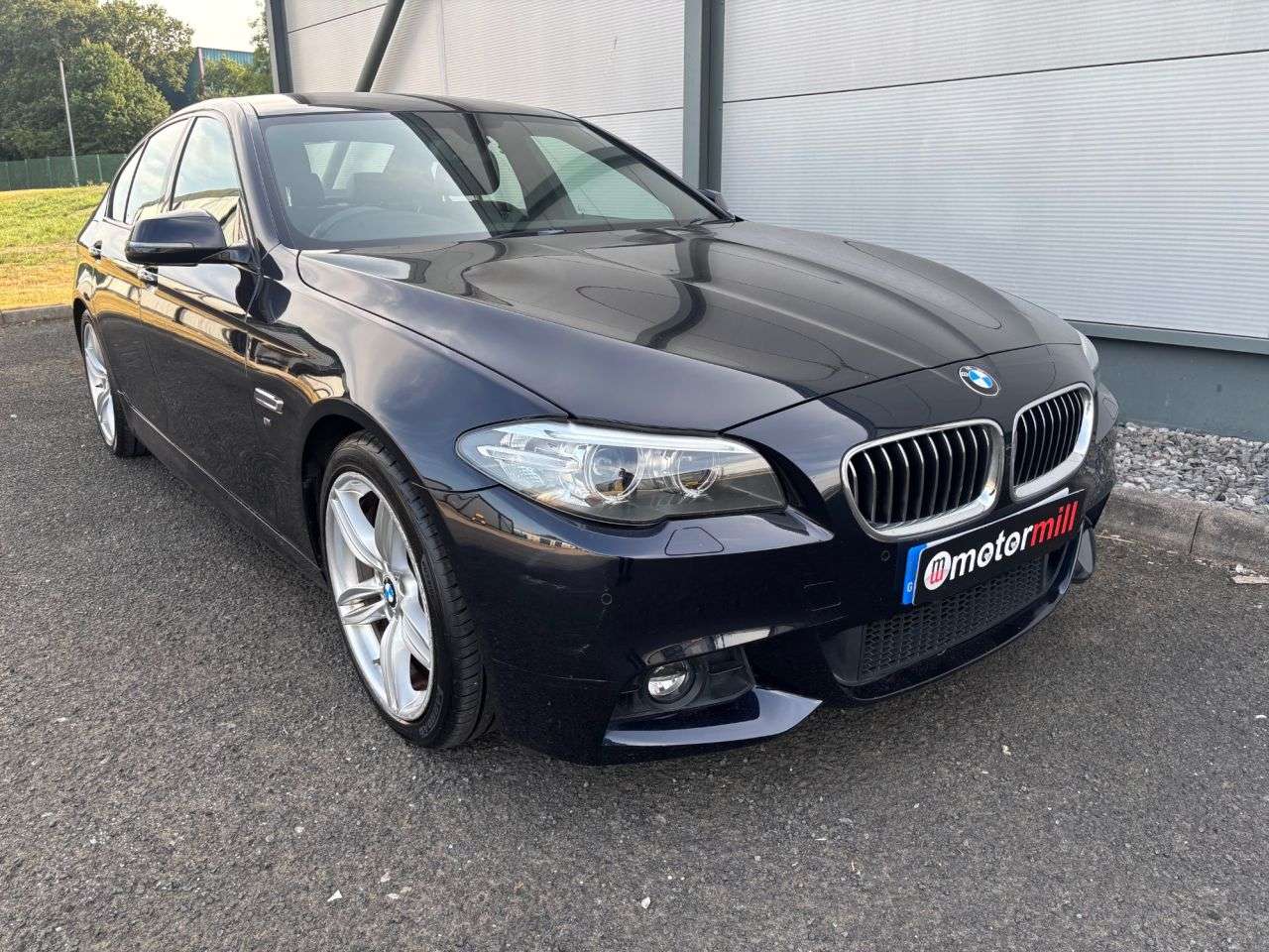 A 2015 BMW 5 SERIES 2.0 528i M Sport Saloon 4dr Petrol Auto Euro 6 (s/s) (245 ps) MEDIA PACKAGE A 2015 BMW 5 SERIES 2.0 528i M Sport Saloon 4dr Petrol Auto Euro 6 (s/s) (245 ps) MEDIA PACKAGE