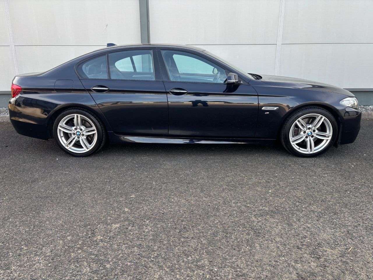 A 2015 BMW 5 SERIES 2.0 528i M Sport Saloon 4dr Petrol Auto Euro 6 (s/s) (245 ps) MEDIA PACKAGE A 2015 BMW 5 SERIES 2.0 528i M Sport Saloon 4dr Petrol Auto Euro 6 (s/s) (245 ps) MEDIA PACKAGE