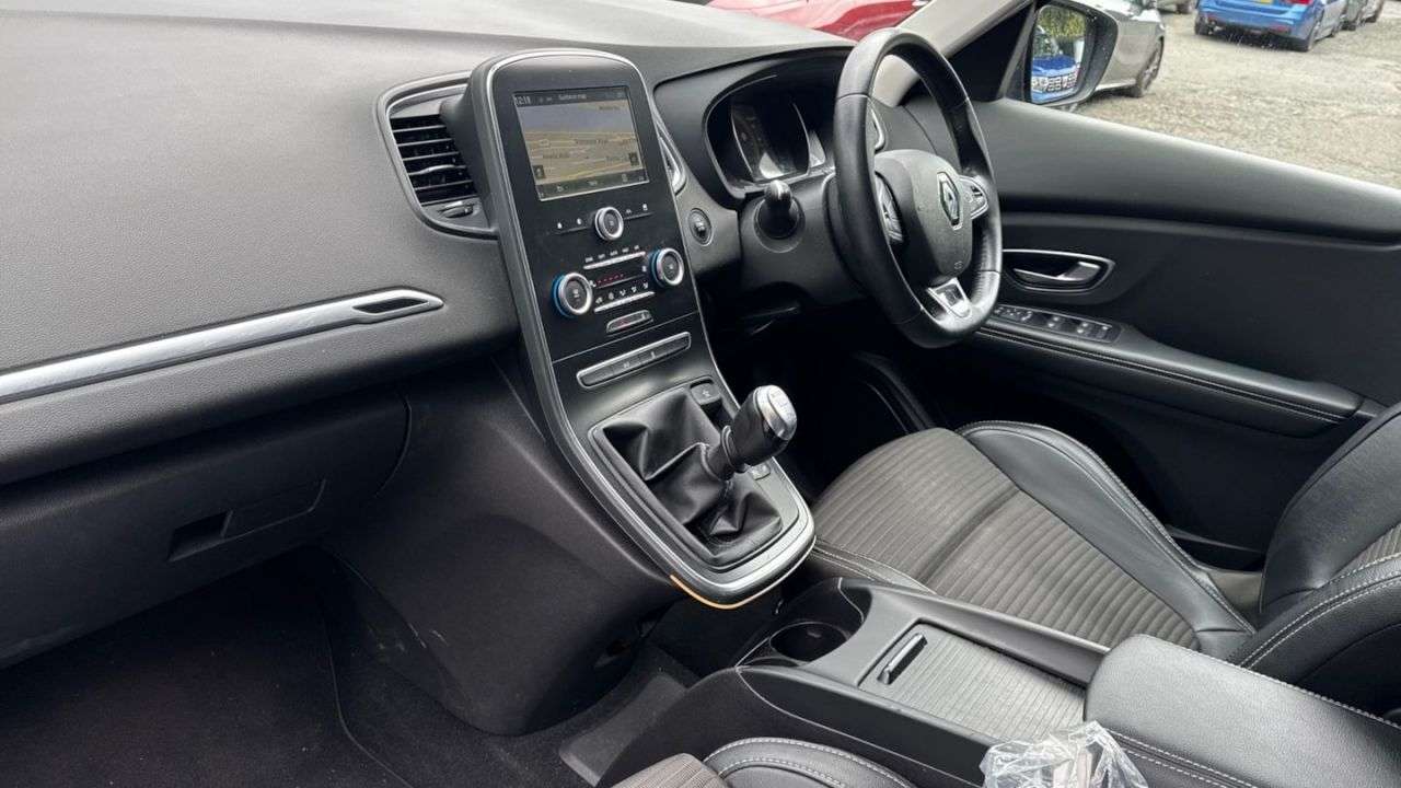 A 2017 RENAULT SCENIC 1.2 TCe Dynamique Nav MPV 5dr Petrol Manual Euro 6 (s/s) (130 ps) DAB RADIO A 2017 RENAULT SCENIC 1.2 TCe Dynamique Nav MPV 5dr Petrol Manual Euro 6 (s/s) (130 ps) DAB RADIO