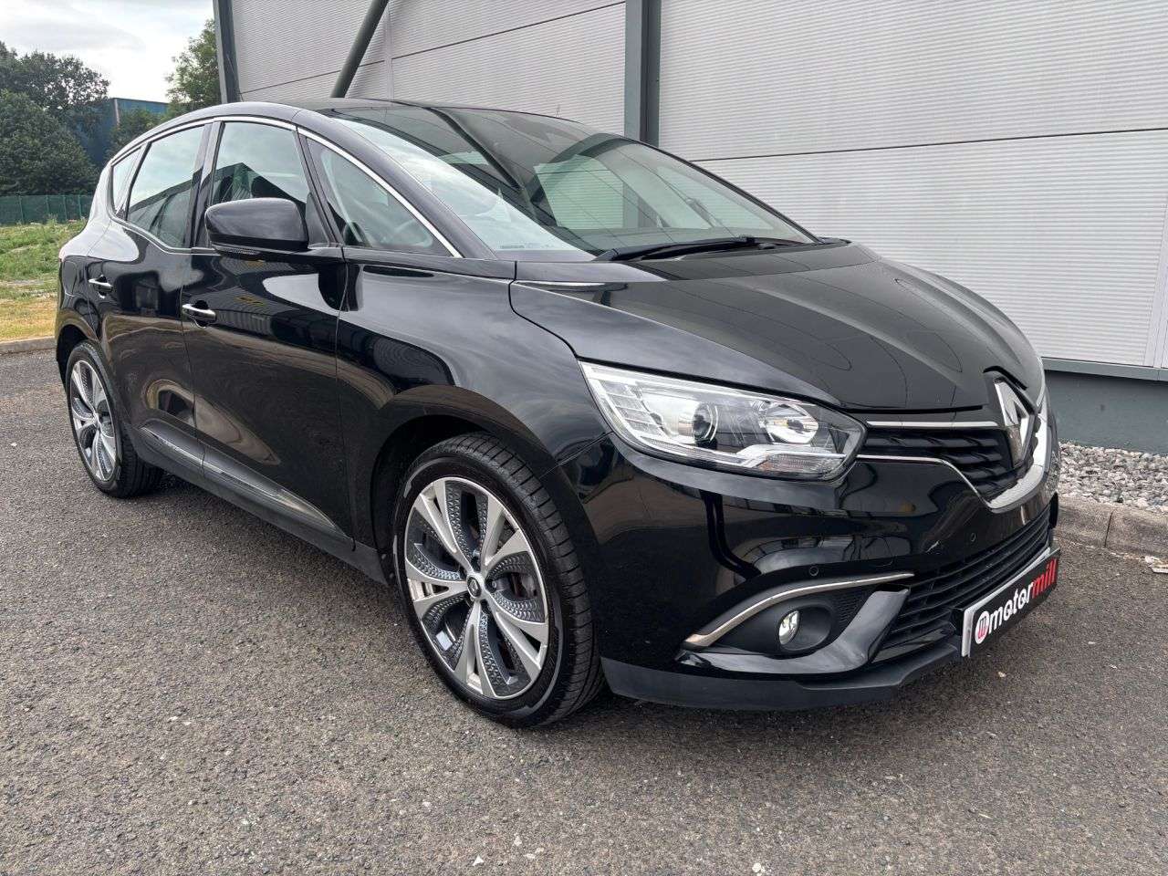 A 2017 RENAULT SCENIC 1.2 TCe Dynamique Nav MPV 5dr Petrol Manual Euro 6 (s/s) (130 ps) DAB RADIO A 2017 RENAULT SCENIC 1.2 TCe Dynamique Nav MPV 5dr Petrol Manual Euro 6 (s/s) (130 ps) DAB RADIO