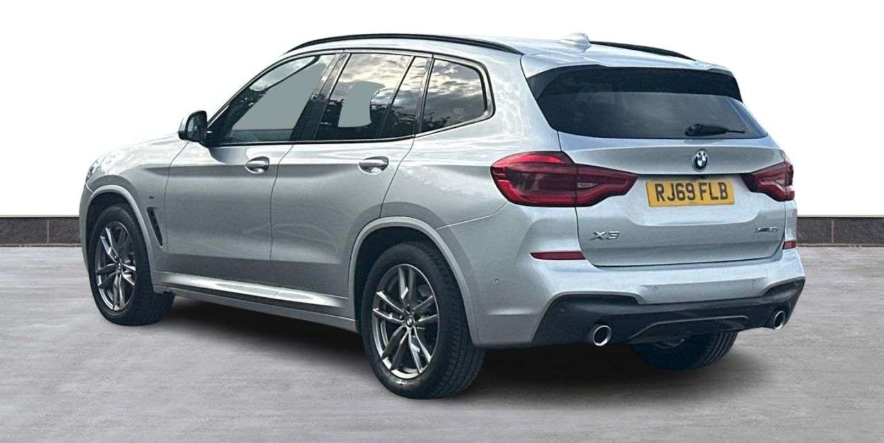 A 2019 BMW X3 2.0 20d M Sport SUV 5dr Diesel Auto xDrive Euro 6 (s/s) (190 ps) FRONT AND A 2019 BMW X3 2.0 20d M Sport SUV 5dr Diesel Auto xDrive Euro 6 (s/s) (190 ps) FRONT AND