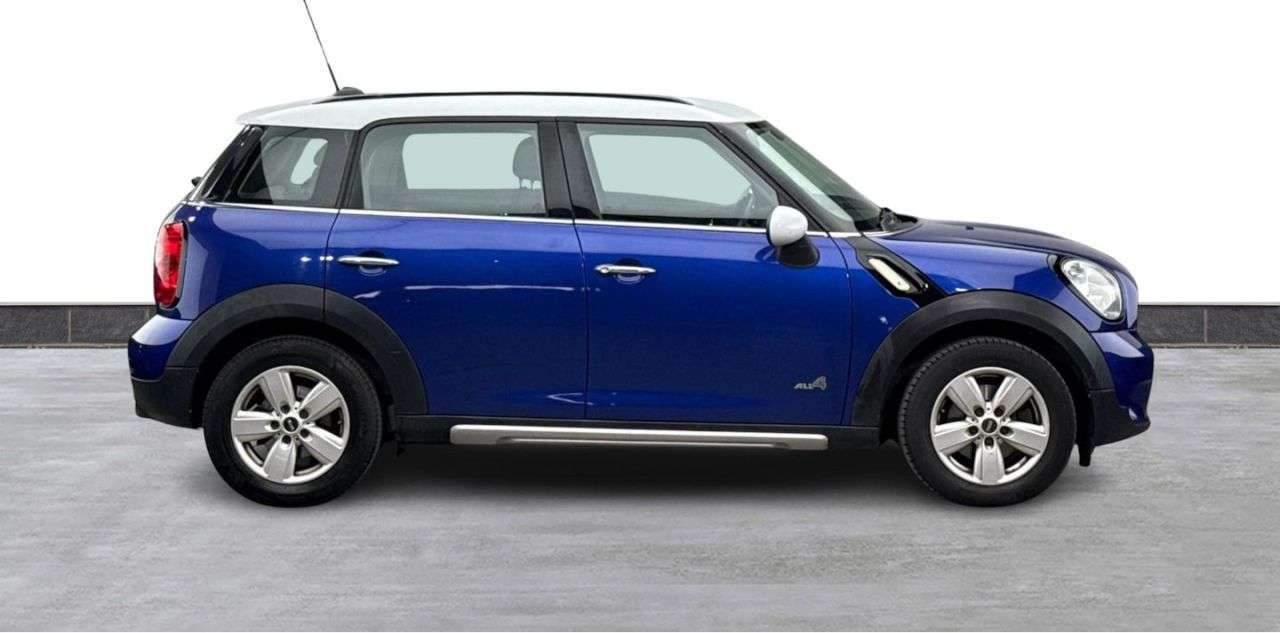 A 2015 MINI COUNTRYMAN 1.6 Cooper SUV 5dr Petrol Manual ALL4 Euro 6 (s/s) (122 ps) 1 FORMER OWNER A 2015 MINI COUNTRYMAN 1.6 Cooper SUV 5dr Petrol Manual ALL4 Euro 6 (s/s) (122 ps) 1 FORMER OWNER