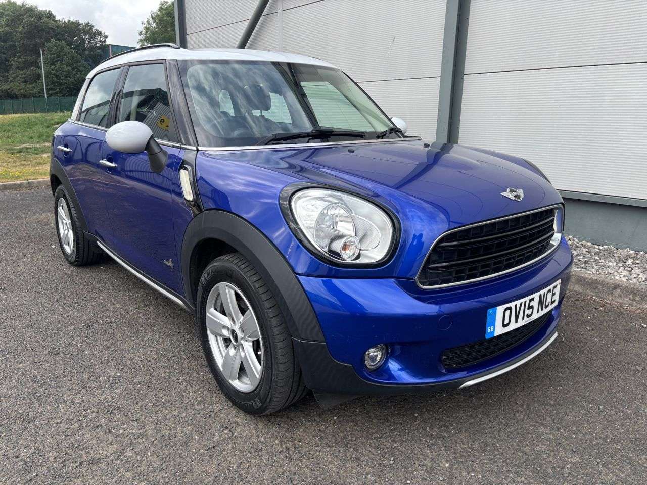 A 2015 MINI COUNTRYMAN 1.6 Cooper SUV 5dr Petrol Manual ALL4 Euro 6 (s/s) (122 ps) 1 FORMER OWNER A 2015 MINI COUNTRYMAN 1.6 Cooper SUV 5dr Petrol Manual ALL4 Euro 6 (s/s) (122 ps) 1 FORMER OWNER
