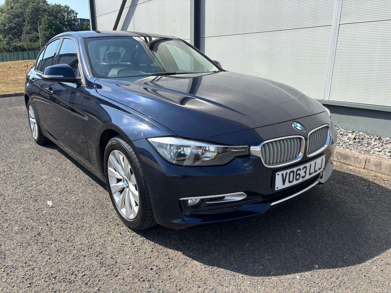 A 2013 BMW 3 SERIES 2.0 320d Modern Saloon 4dr Diesel Manual Euro 5 (s/s) (184 ps) SAT NAV, FUL A 2013 BMW 3 SERIES 2.0 320d Modern Saloon 4dr Diesel Manual Euro 5 (s/s) (184 ps) SAT NAV, FUL