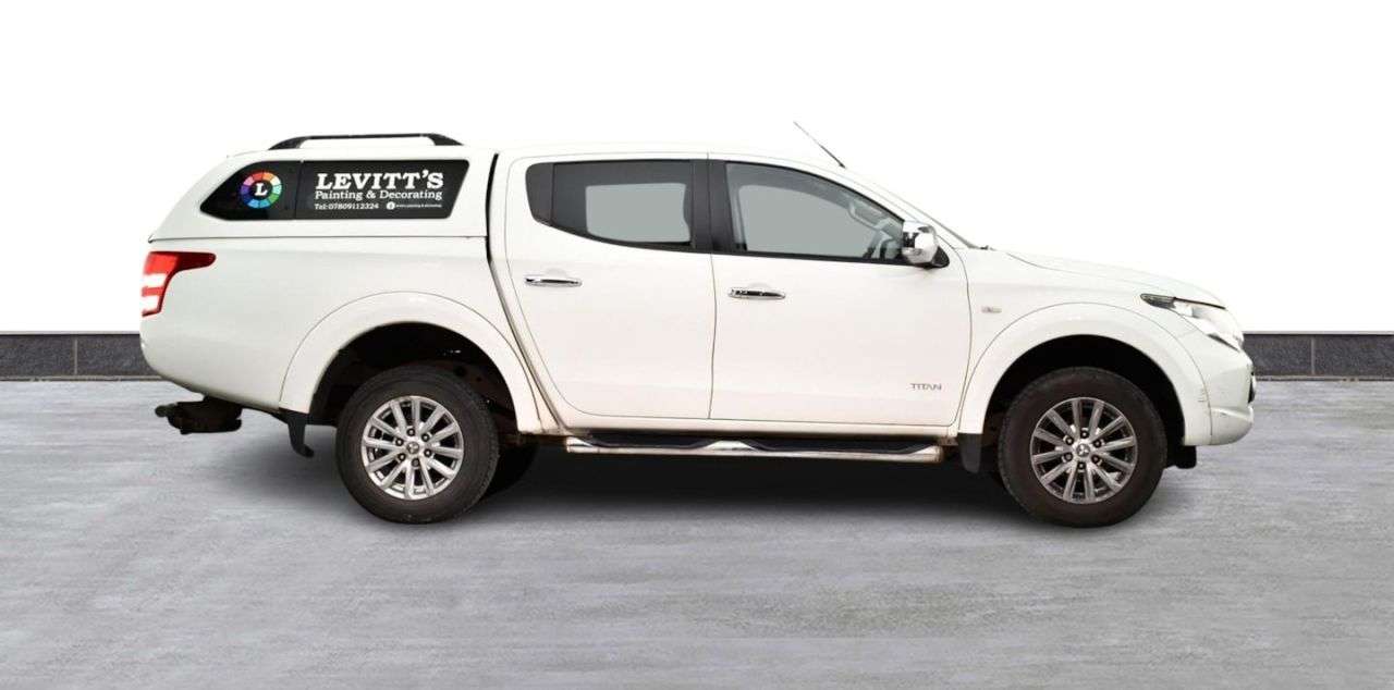 A 2016 MITSUBISHI L200 2.4 DI-D DC Titan Pickup Double Cab 4dr Diesel Manual 4WD Euro 5 (178 ps) C A 2016 MITSUBISHI L200 2.4 DI-D DC Titan Pickup Double Cab 4dr Diesel Manual 4WD Euro 5 (178 ps) C