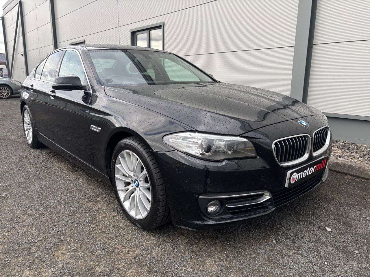 A 2014 BMW 5 SERIES 2.0 520d Luxury Saloon 4dr Diesel Auto Euro 6 (s/s) (184 ps) SAT NAV, FRONT A 2014 BMW 5 SERIES 2.0 520d Luxury Saloon 4dr Diesel Auto Euro 6 (s/s) (184 ps) SAT NAV, FRONT