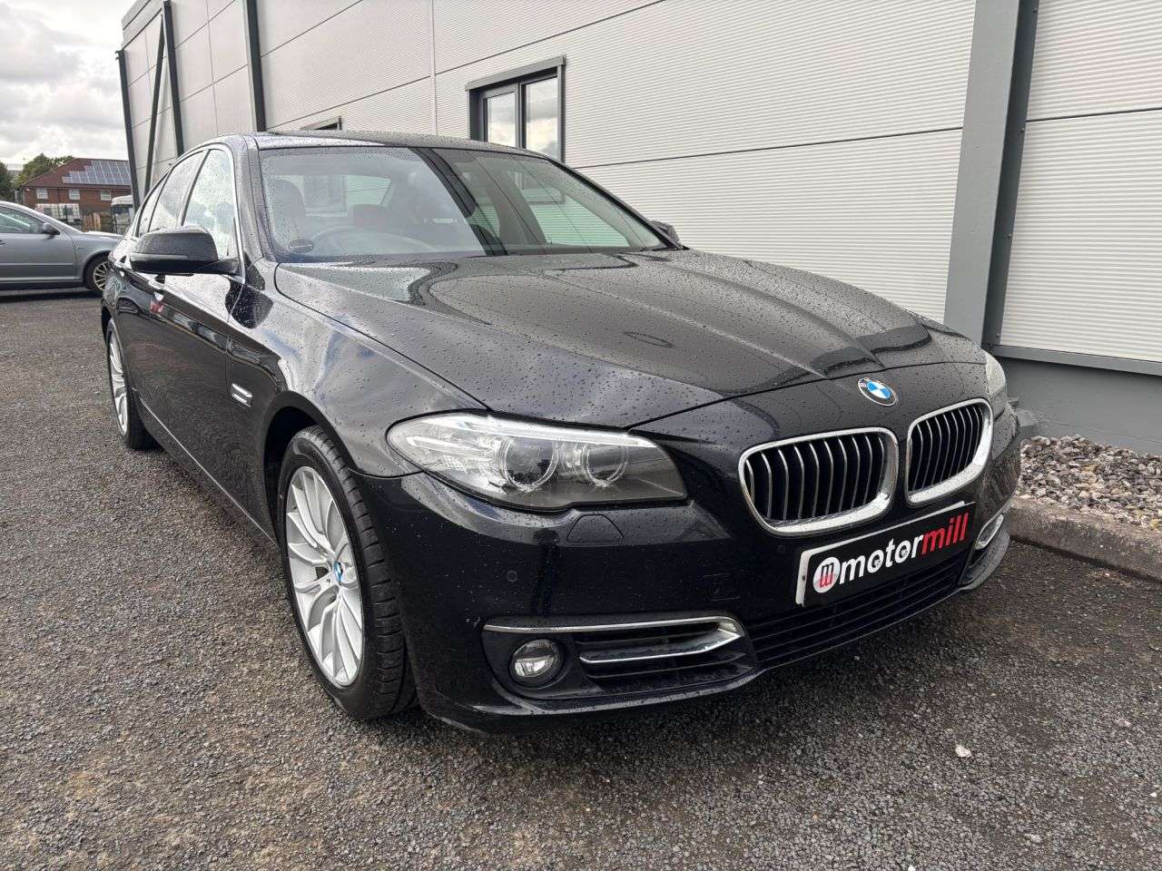 A 2014 BMW 5 SERIES 2.0 520d Luxury Saloon 4dr Diesel Auto Euro 6 (s/s) (184 ps) SAT NAV, FRONT A 2014 BMW 5 SERIES 2.0 520d Luxury Saloon 4dr Diesel Auto Euro 6 (s/s) (184 ps) SAT NAV, FRONT