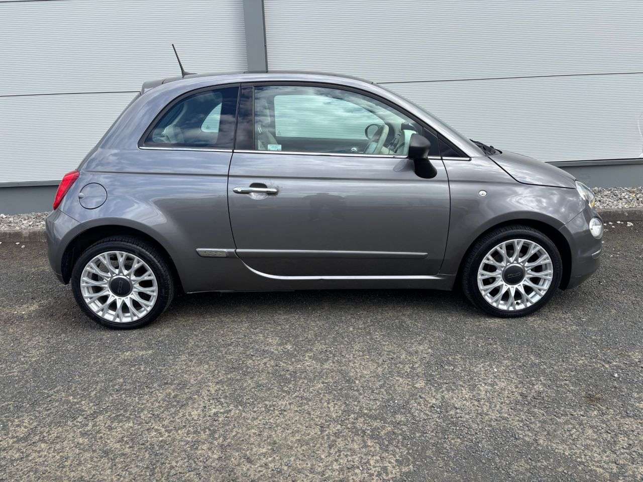 A 2017 FIAT 500 1.2 Lounge Hatchback 3dr Petrol Manual Euro 6 (s/s) (69 bhp) A 2017 FIAT 500 1.2 Lounge Hatchback 3dr Petrol Manual Euro 6 (s/s) (69 bhp)