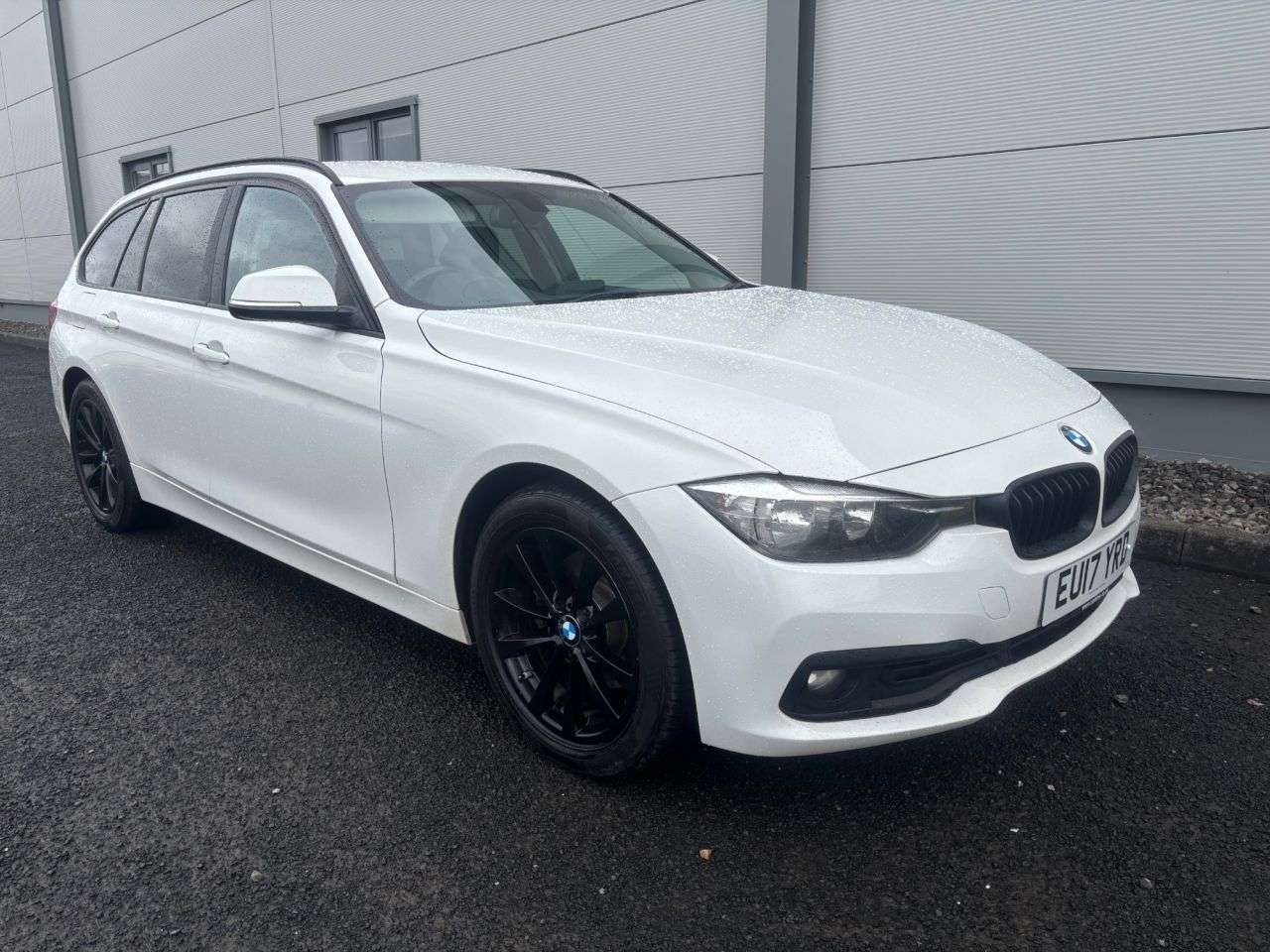 A 2017 BMW 3 SERIES 2.0 320d SE Touring 5dr Diesel Auto Euro 6 (s/s) (190 ps) SAT NAV, DAB RADI A 2017 BMW 3 SERIES 2.0 320d SE Touring 5dr Diesel Auto Euro 6 (s/s) (190 ps) SAT NAV, DAB RADI