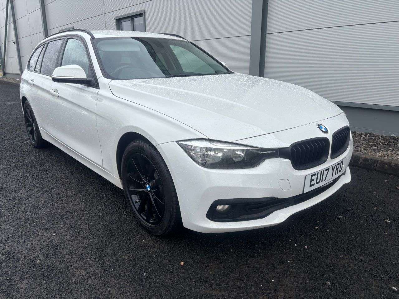 A 2017 BMW 3 SERIES 2.0 320d SE Touring 5dr Diesel Auto Euro 6 (s/s) (190 ps) SAT NAV, DAB RADI A 2017 BMW 3 SERIES 2.0 320d SE Touring 5dr Diesel Auto Euro 6 (s/s) (190 ps) SAT NAV, DAB RADI