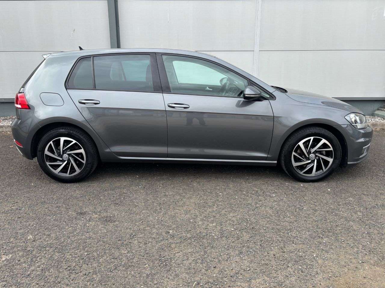 A 2019 VOLKSWAGEN GOLF 1.6 TDI Match Hatchback 5dr Diesel DSG Euro 6 (s/s) (115 ps) LIGHT AND SIGH A 2019 VOLKSWAGEN GOLF 1.6 TDI Match Hatchback 5dr Diesel DSG Euro 6 (s/s) (115 ps) LIGHT AND SIGH