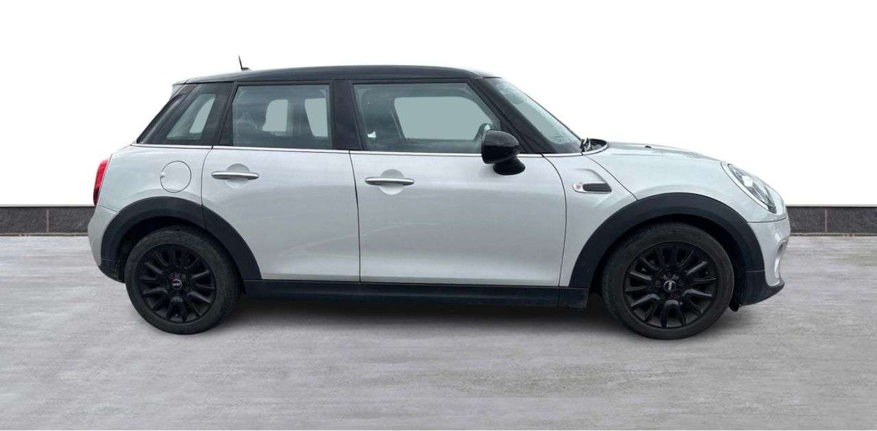 A 2018 MINI HATCH 1.5 Cooper D Hatchback 5dr Diesel Manual Euro 6 (s/s) (116 ps) BLACK ALLOY A 2018 MINI HATCH 1.5 Cooper D Hatchback 5dr Diesel Manual Euro 6 (s/s) (116 ps) BLACK ALLOY