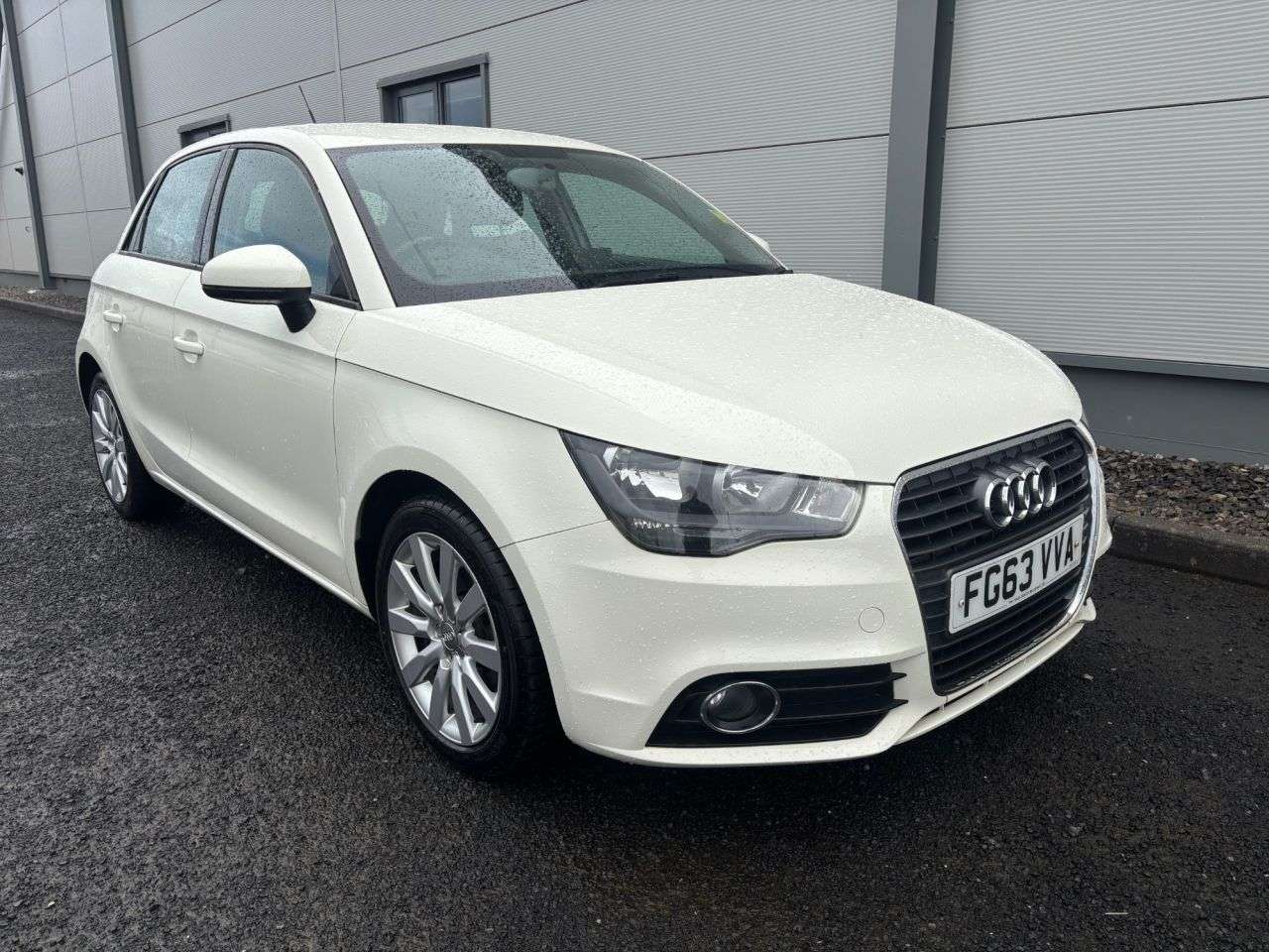 A 2013 AUDI A1 1.6 TDI Sport Sportback 5dr Diesel Manual Euro 5 (s/s) (105 ps) A 2013 AUDI A1 1.6 TDI Sport Sportback 5dr Diesel Manual Euro 5 (s/s) (105 ps)
