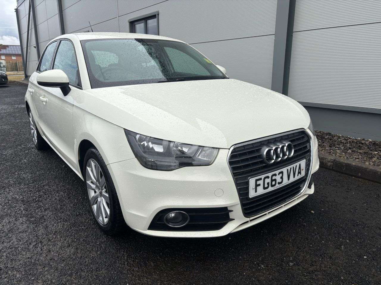 A 2013 AUDI A1 1.6 TDI Sport Sportback 5dr Diesel Manual Euro 5 (s/s) (105 ps) A 2013 AUDI A1 1.6 TDI Sport Sportback 5dr Diesel Manual Euro 5 (s/s) (105 ps)