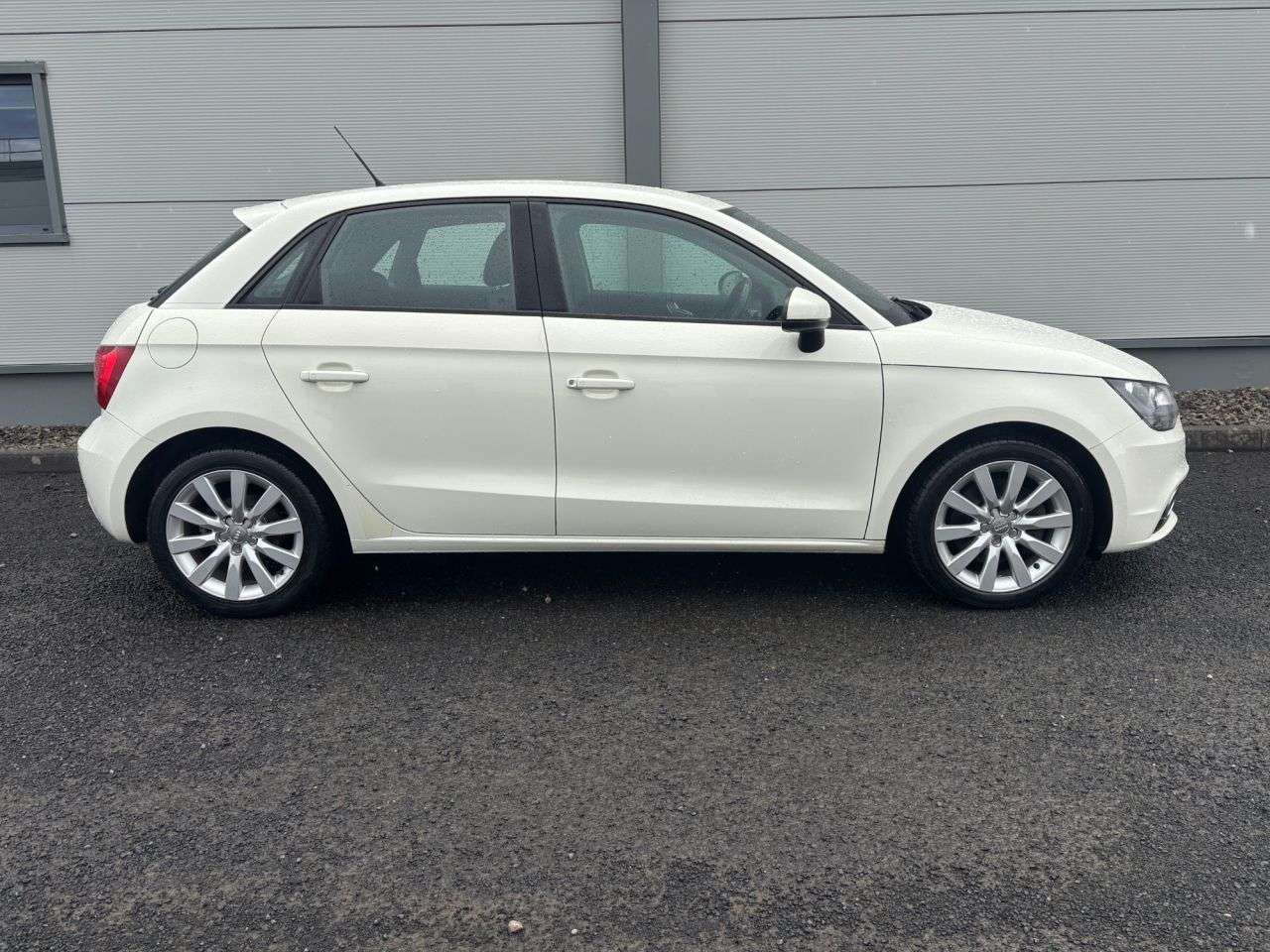 A 2013 AUDI A1 1.6 TDI Sport Sportback 5dr Diesel Manual Euro 5 (s/s) (105 ps) A 2013 AUDI A1 1.6 TDI Sport Sportback 5dr Diesel Manual Euro 5 (s/s) (105 ps)