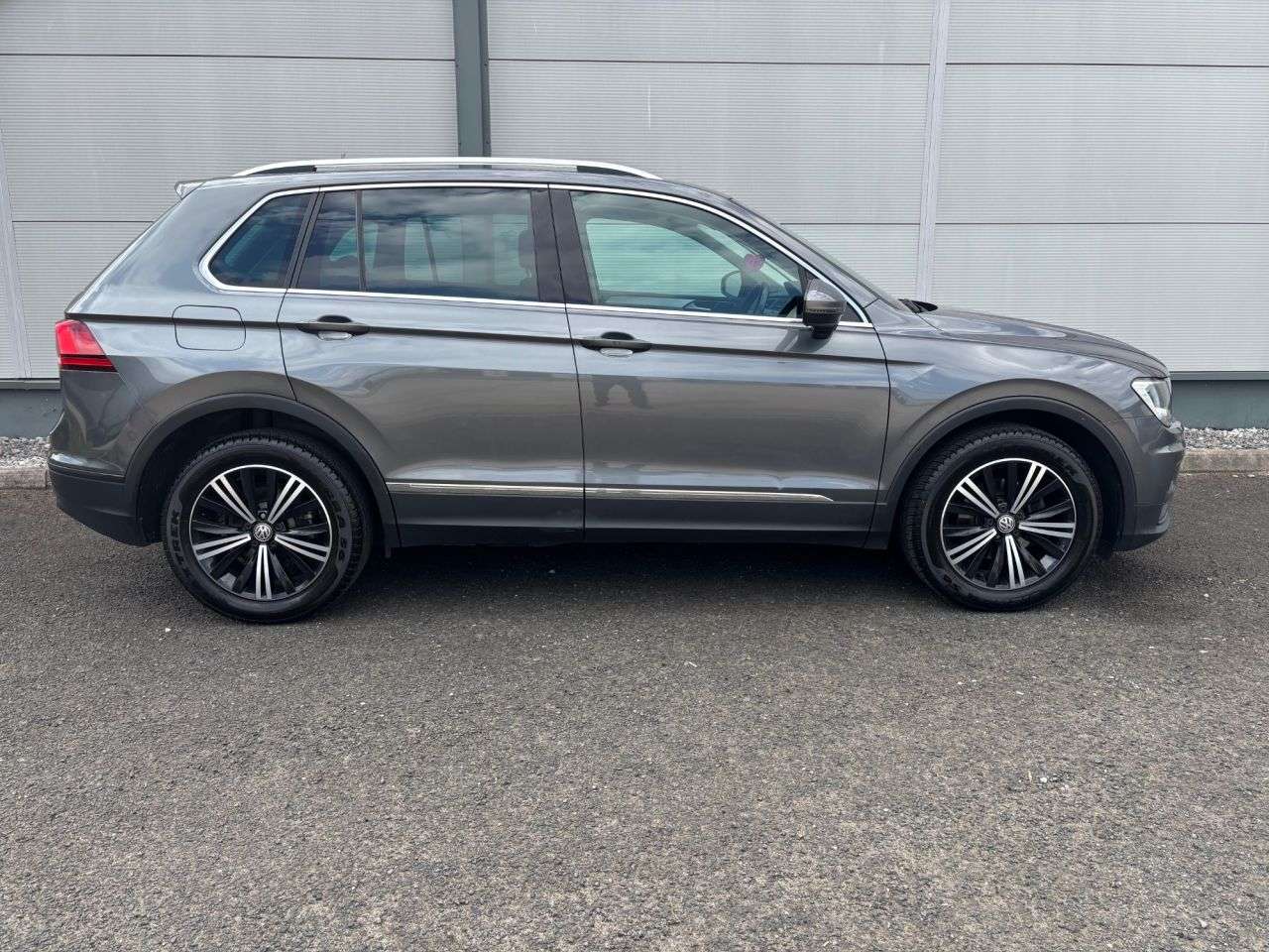 A 2018 VOLKSWAGEN TIGUAN 1.4 TSI SE Navigation SUV 5dr Petrol DSG 4Motion Euro 6 (s/s) (150 ps) 18" A 2018 VOLKSWAGEN TIGUAN 1.4 TSI SE Navigation SUV 5dr Petrol DSG 4Motion Euro 6 (s/s) (150 ps) 18"
