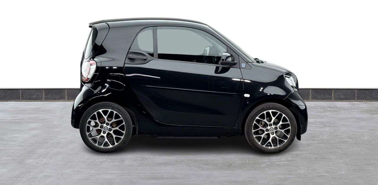 A 2021 SMART FORTWO 17.6kWh Exclusive Coupe 2dr Electric Auto (22kW Charger) (82 ps) TOUCHSCREE A 2021 SMART FORTWO 17.6kWh Exclusive Coupe 2dr Electric Auto (22kW Charger) (82 ps) TOUCHSCREE
