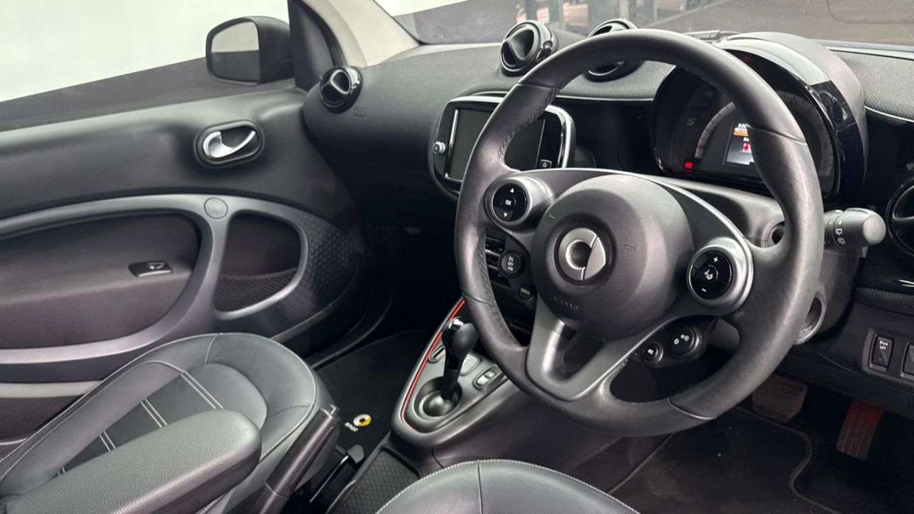 A 2021 SMART FORTWO 17.6kWh Exclusive Coupe 2dr Electric Auto (22kW Charger) (82 ps) TOUCHSCREE A 2021 SMART FORTWO 17.6kWh Exclusive Coupe 2dr Electric Auto (22kW Charger) (82 ps) TOUCHSCREE