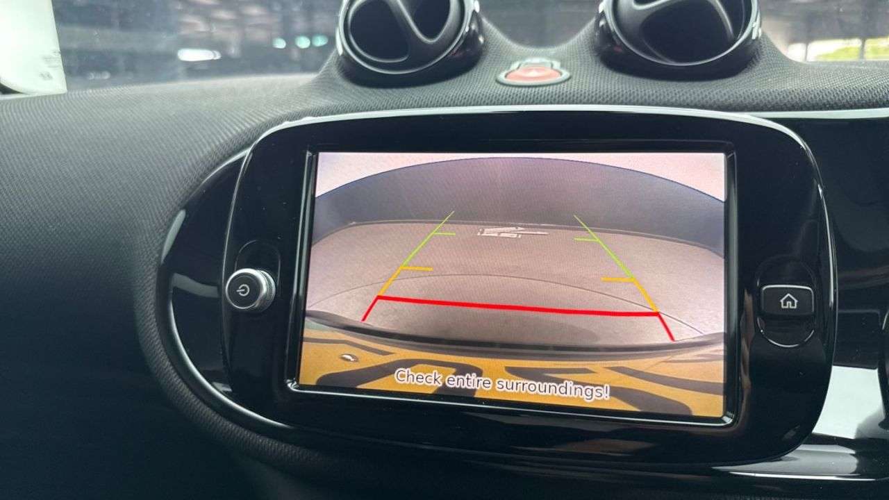 A 2021 SMART FORTWO 17.6kWh Exclusive Coupe 2dr Electric Auto (22kW Charger) (82 ps) TOUCHSCREE A 2021 SMART FORTWO 17.6kWh Exclusive Coupe 2dr Electric Auto (22kW Charger) (82 ps) TOUCHSCREE