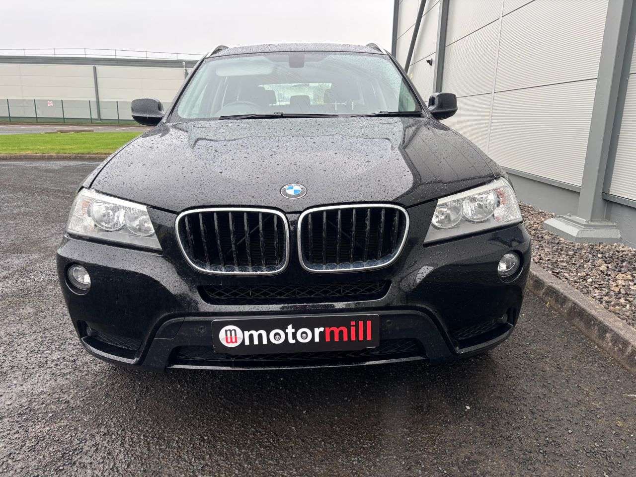 A 2013 BMW X3 2.0 20d SE SUV 5dr Diesel Auto xDrive Euro 5 (s/s) (184 ps) FRONT AND REAR A 2013 BMW X3 2.0 20d SE SUV 5dr Diesel Auto xDrive Euro 5 (s/s) (184 ps) FRONT AND REAR