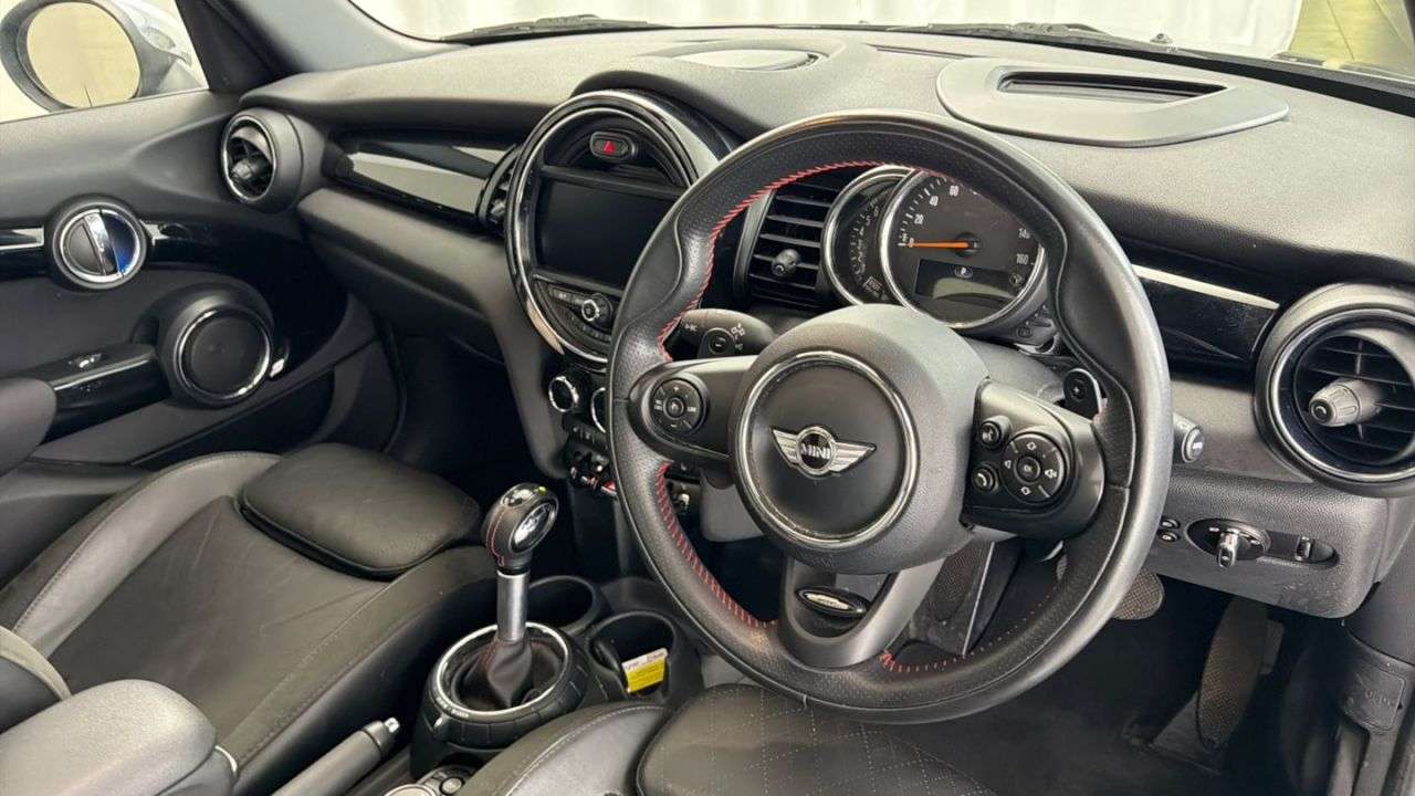 A 2016 MINI HATCH 2.0 Cooper S Hatchback 5dr Petrol Auto Euro 6 (s/s) (192 ps) CHILLI AND MED A 2016 MINI HATCH 2.0 Cooper S Hatchback 5dr Petrol Auto Euro 6 (s/s) (192 ps) CHILLI AND MED