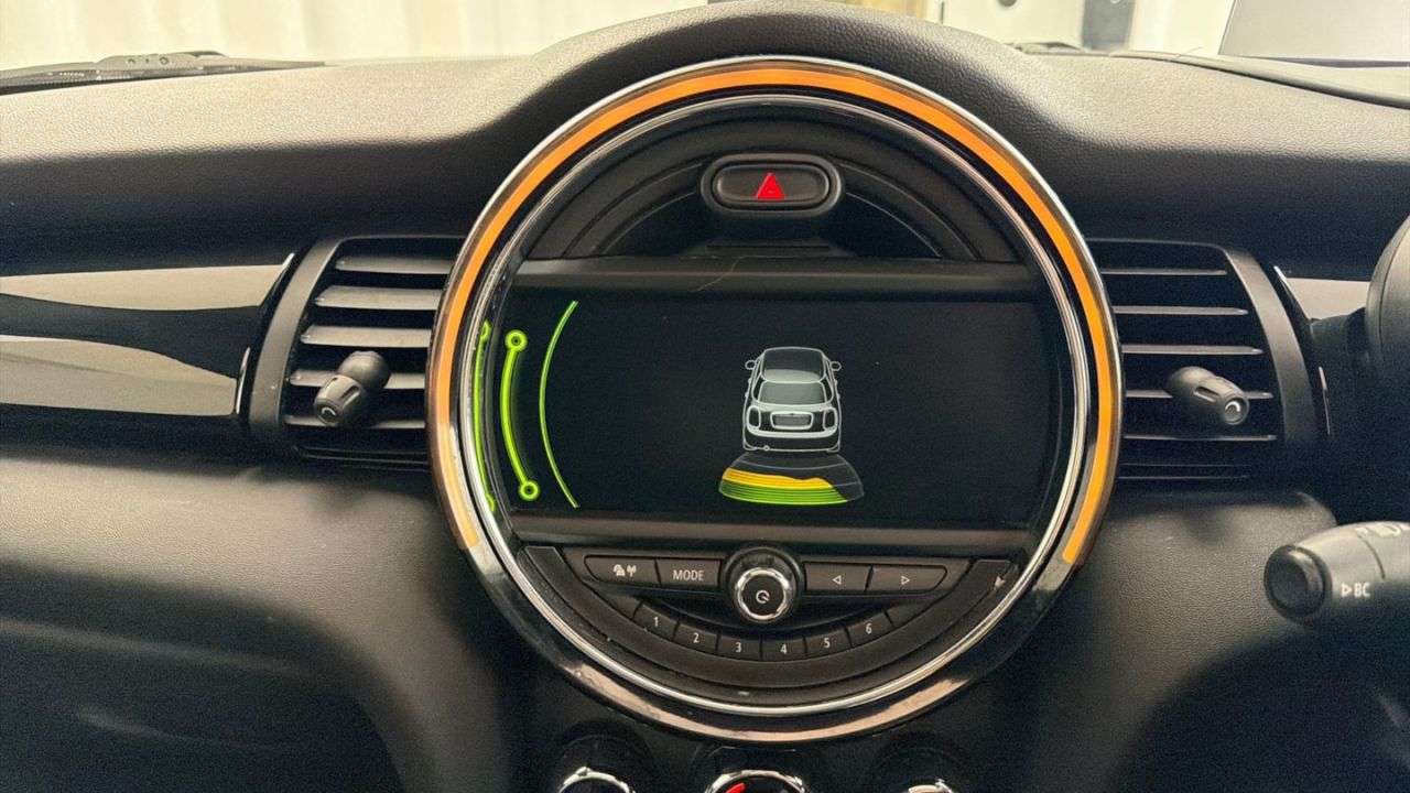 A 2016 MINI HATCH 2.0 Cooper S Hatchback 5dr Petrol Auto Euro 6 (s/s) (192 ps) CHILLI AND MED A 2016 MINI HATCH 2.0 Cooper S Hatchback 5dr Petrol Auto Euro 6 (s/s) (192 ps) CHILLI AND MED