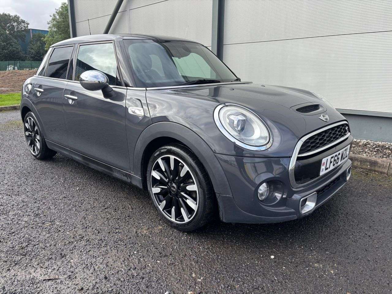 A 2016 MINI HATCH 2.0 Cooper S Hatchback 5dr Petrol Auto Euro 6 (s/s) (192 ps) CHILLI AND MED A 2016 MINI HATCH 2.0 Cooper S Hatchback 5dr Petrol Auto Euro 6 (s/s) (192 ps) CHILLI AND MED