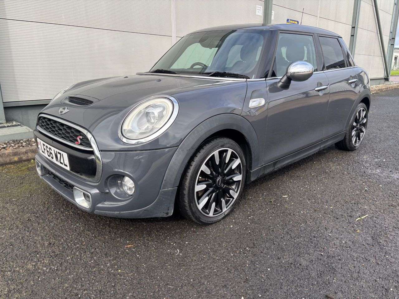 A 2016 MINI HATCH 2.0 Cooper S Hatchback 5dr Petrol Auto Euro 6 (s/s) (192 ps) CHILLI AND MED A 2016 MINI HATCH 2.0 Cooper S Hatchback 5dr Petrol Auto Euro 6 (s/s) (192 ps) CHILLI AND MED