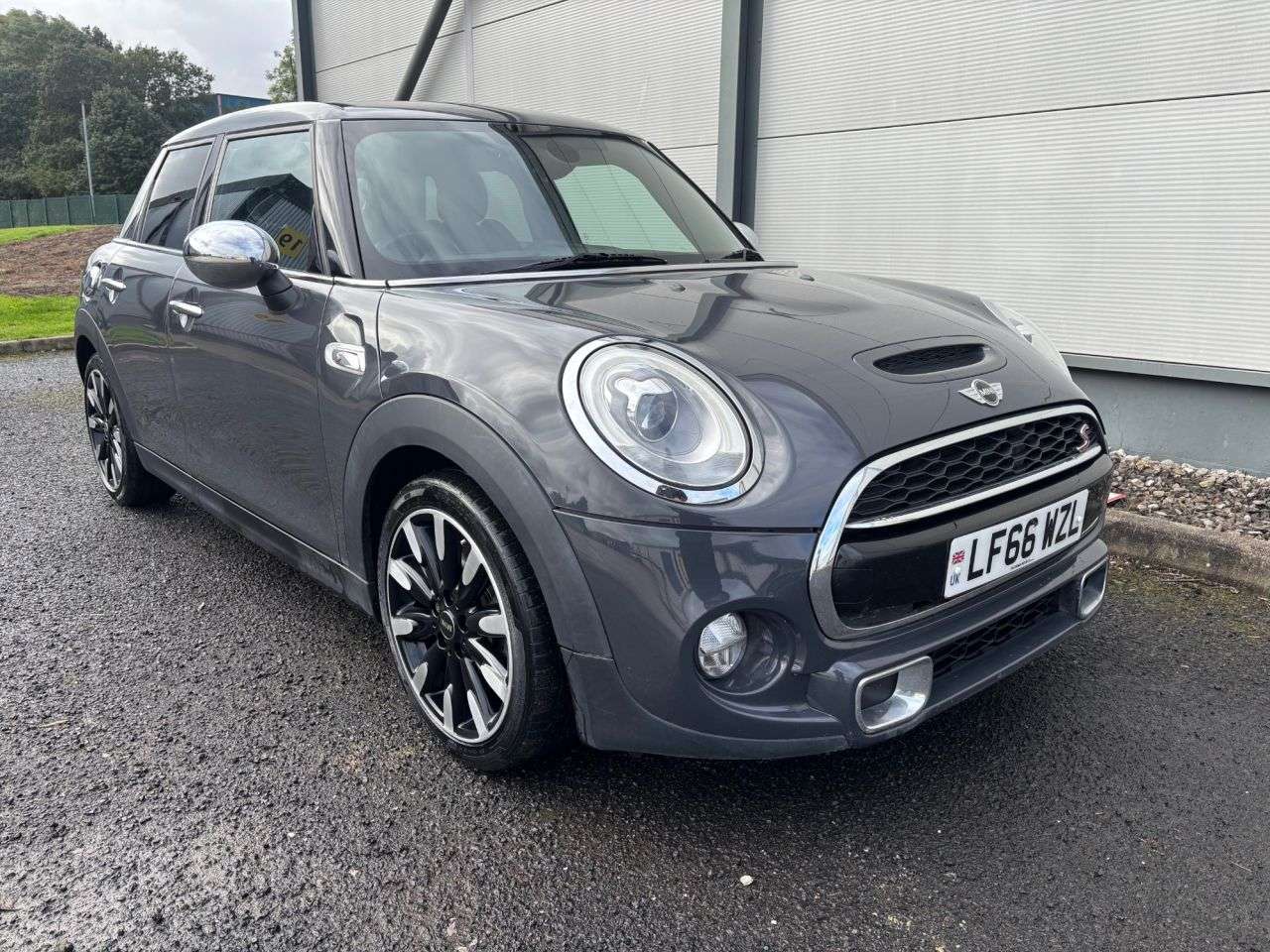 A 2016 MINI HATCH 2.0 Cooper S Hatchback 5dr Petrol Auto Euro 6 (s/s) (192 ps) CHILLI AND MED A 2016 MINI HATCH 2.0 Cooper S Hatchback 5dr Petrol Auto Euro 6 (s/s) (192 ps) CHILLI AND MED