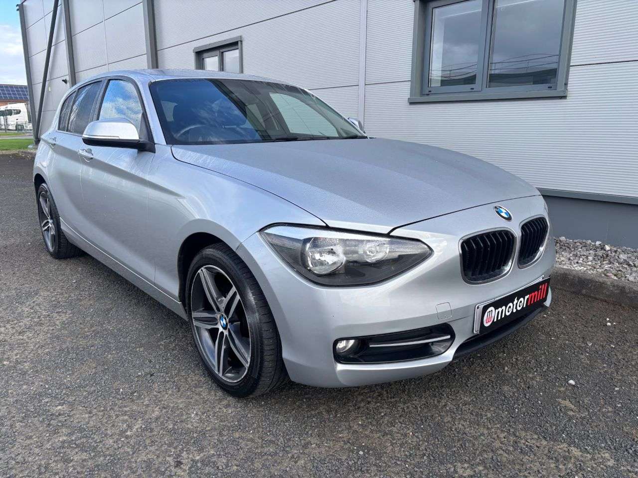 A 2013 BMW 1 SERIES 2.0 116d Sport Hatchback 5dr Diesel Auto Euro 5 (s/s) (116 ps) REAR PARK SE A 2013 BMW 1 SERIES 2.0 116d Sport Hatchback 5dr Diesel Auto Euro 5 (s/s) (116 ps) REAR PARK SE