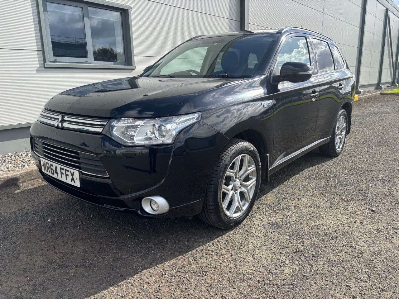 A 2014 MITSUBISHI OUTLANDER 2.0h 12kWh GX4h SUV 5dr Petrol Plug-in Hybrid CVT 4WD Euro 5 (s/s) (200 ps) A 2014 MITSUBISHI OUTLANDER 2.0h 12kWh GX4h SUV 5dr Petrol Plug-in Hybrid CVT 4WD Euro 5 (s/s) (200 ps)