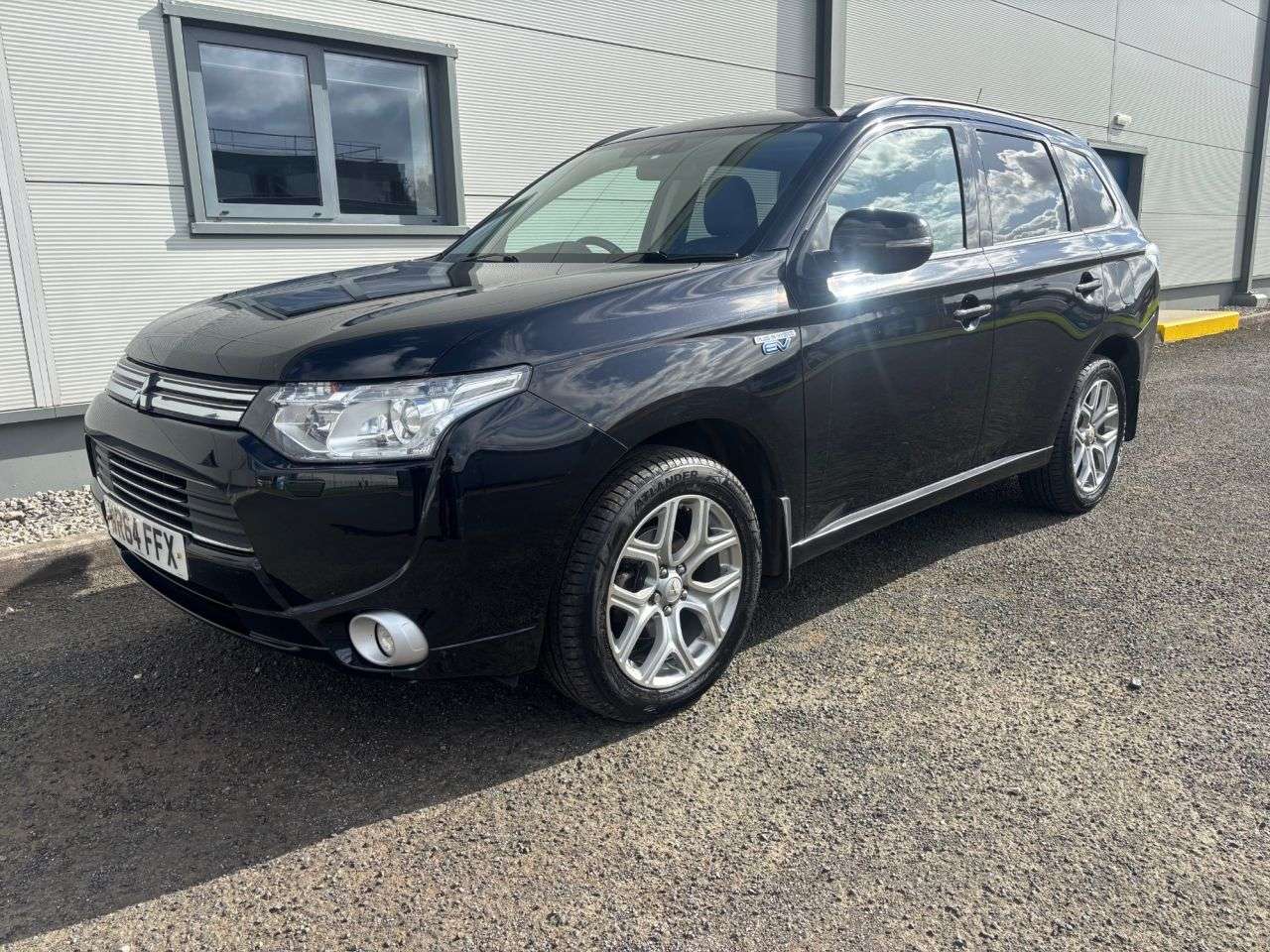 A 2014 MITSUBISHI OUTLANDER 2.0h 12kWh GX4h SUV 5dr Petrol Plug-in Hybrid CVT 4WD Euro 5 (s/s) (200 ps) A 2014 MITSUBISHI OUTLANDER 2.0h 12kWh GX4h SUV 5dr Petrol Plug-in Hybrid CVT 4WD Euro 5 (s/s) (200 ps)