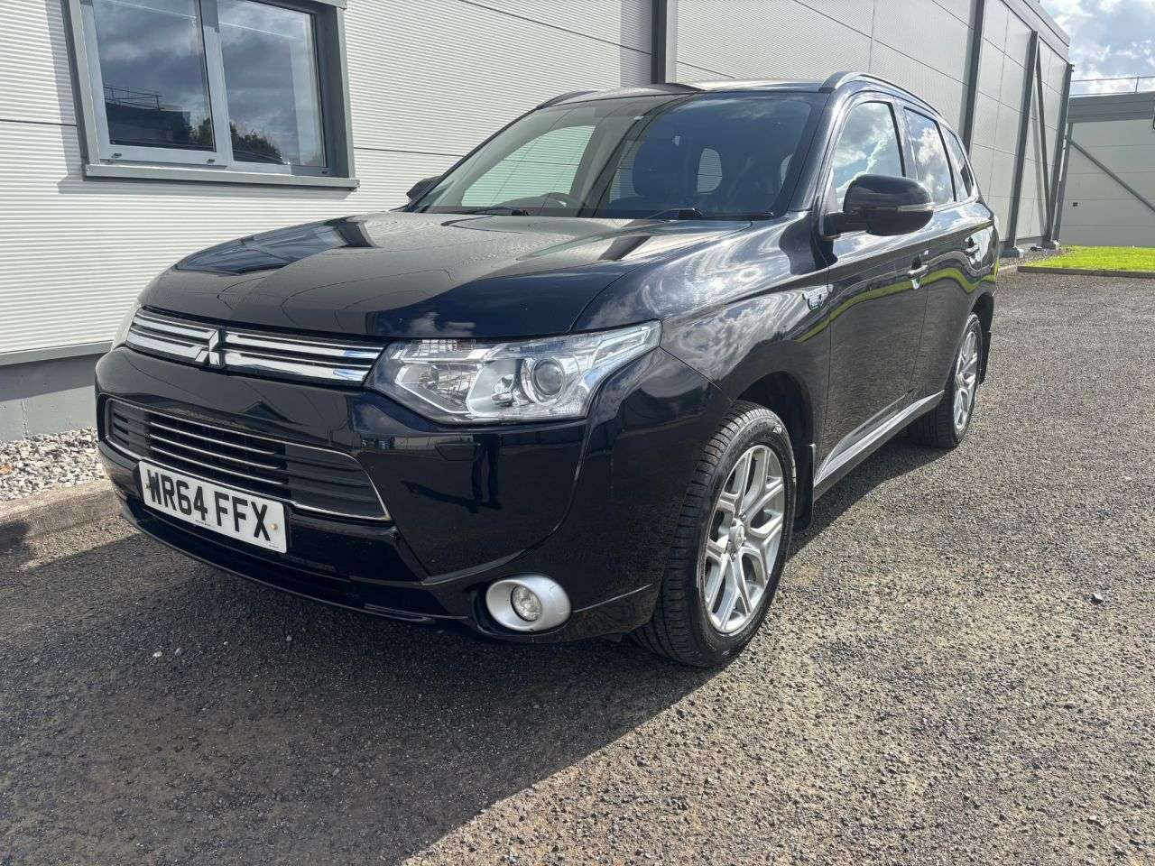 A 2014 MITSUBISHI OUTLANDER 2.0h 12kWh GX4h SUV 5dr Petrol Plug-in Hybrid CVT 4WD Euro 5 (s/s) (200 ps) A 2014 MITSUBISHI OUTLANDER 2.0h 12kWh GX4h SUV 5dr Petrol Plug-in Hybrid CVT 4WD Euro 5 (s/s) (200 ps)