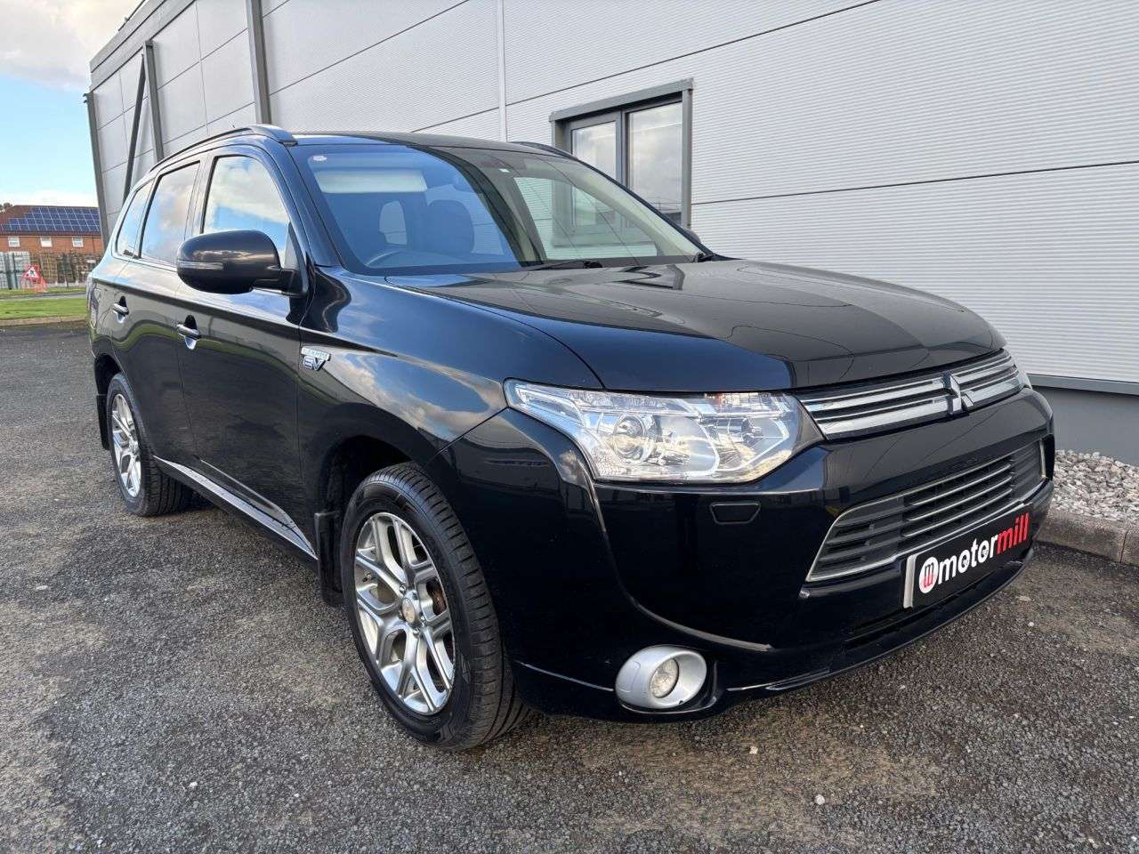A 2014 MITSUBISHI OUTLANDER 2.0h 12kWh GX4h SUV 5dr Petrol Plug-in Hybrid CVT 4WD Euro 5 (s/s) (200 ps) A 2014 MITSUBISHI OUTLANDER 2.0h 12kWh GX4h SUV 5dr Petrol Plug-in Hybrid CVT 4WD Euro 5 (s/s) (200 ps)