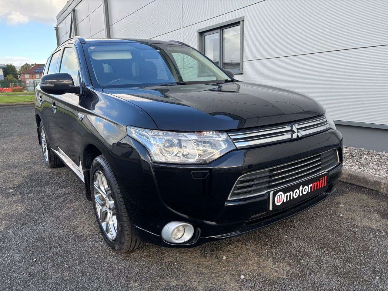 A 2014 MITSUBISHI OUTLANDER 2.0h 12kWh GX4h SUV 5dr Petrol Plug-in Hybrid CVT 4WD Euro 5 (s/s) (200 ps) A 2014 MITSUBISHI OUTLANDER 2.0h 12kWh GX4h SUV 5dr Petrol Plug-in Hybrid CVT 4WD Euro 5 (s/s) (200 ps)