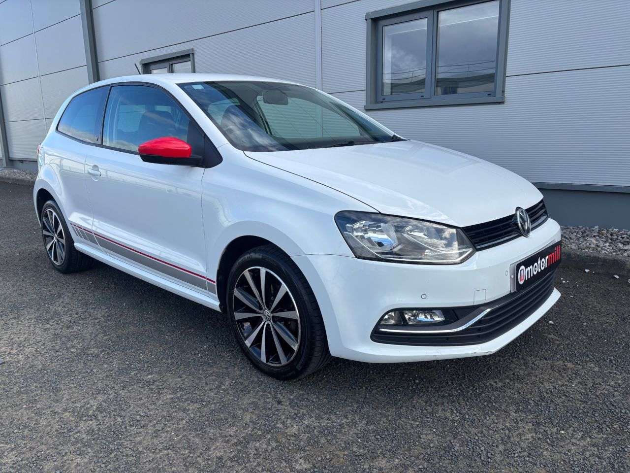 A 2016 VOLKSWAGEN POLO 1.0 BlueMotion Tech beats Hatchback 3dr Petrol Manual Euro 6 (s/s) (60 ps) A 2016 VOLKSWAGEN POLO 1.0 BlueMotion Tech beats Hatchback 3dr Petrol Manual Euro 6 (s/s) (60 ps)