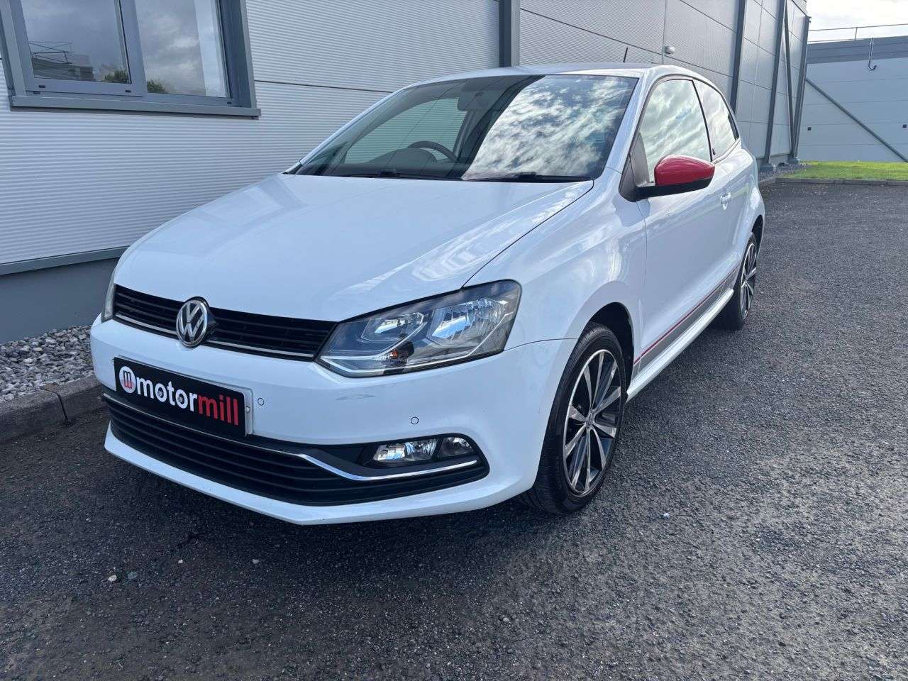 A 2016 VOLKSWAGEN POLO 1.0 BlueMotion Tech beats Hatchback 3dr Petrol Manual Euro 6 (s/s) (60 ps) A 2016 VOLKSWAGEN POLO 1.0 BlueMotion Tech beats Hatchback 3dr Petrol Manual Euro 6 (s/s) (60 ps)