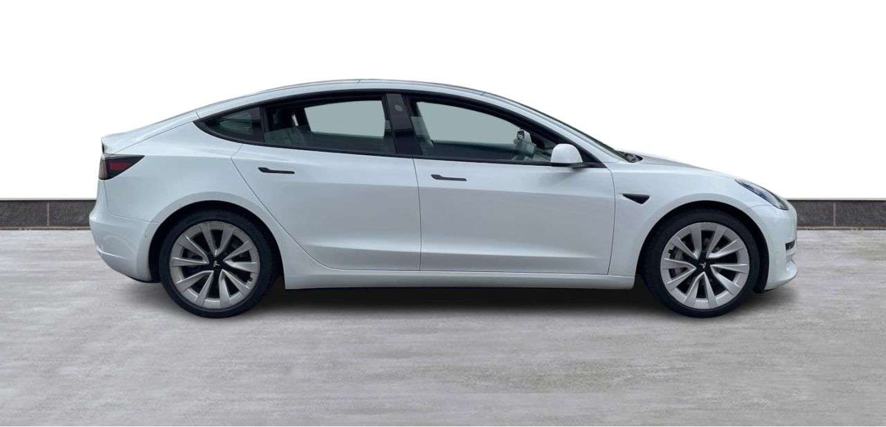 A 2021 TESLA MODEL 3 Standard Range Plus Saloon 4dr Electric Auto RWD (241 bhp) A 2021 TESLA MODEL 3 Standard Range Plus Saloon 4dr Electric Auto RWD (241 bhp)