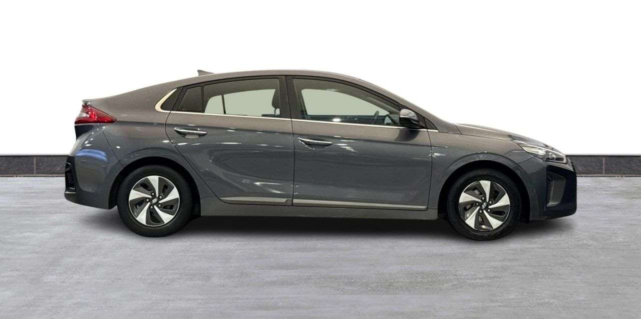 A 2018 HYUNDAI IONIQ 1.6 h-GDi GPF Premium Hatchback 5dr Petrol Hybrid DCT Euro 6 (s/s) (141 ps) A 2018 HYUNDAI IONIQ 1.6 h-GDi GPF Premium Hatchback 5dr Petrol Hybrid DCT Euro 6 (s/s) (141 ps)